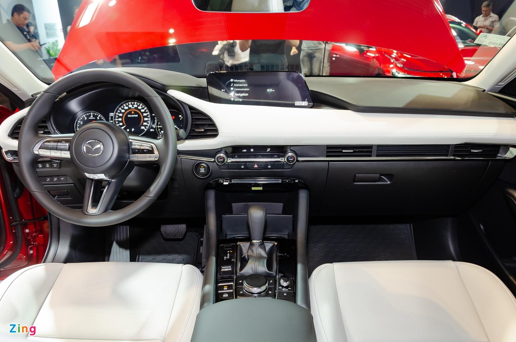 Mazda3 mới ra đã giảm giá, Toyota Corolla Altis rẻ hơn cả trăm triệu