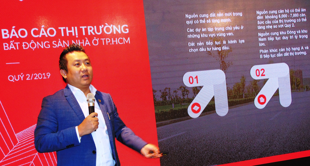 ng Phạm Lâm - CEO DKRA Vietnam trình bày chủ đề ‘Thị trường đang ở đâu -  Where are we now’. Ảnh Ngọc Huệ