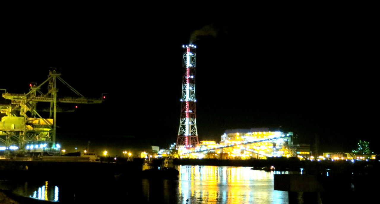 Nhà máy nhiệt điện Nghi sơn đêm rực rỡ ánh đèn
