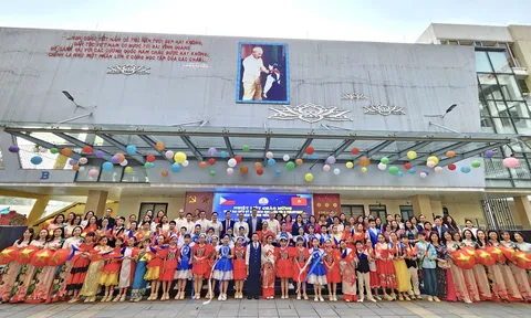 Đoàn công tác giáo dục Philippines giao lưu với Trường Kim Đồng