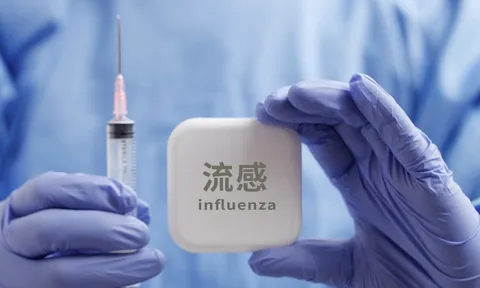Trung Quốc chuẩn bị đối phó với 'đại dịch kép' cúm và COVID-19 
